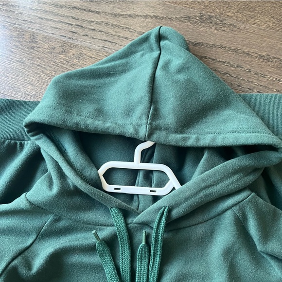 Green short sleeve hoodie - Picture 3 of 4